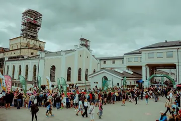 Biegowe święto w Wałbtrzychu. Pobiegło ponad 3500 śmiałków [WYNIKI]