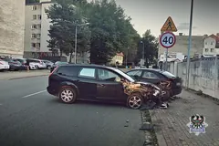 Spowodował kolizję na 11 Listopada. Był pijany i bez uprawnień