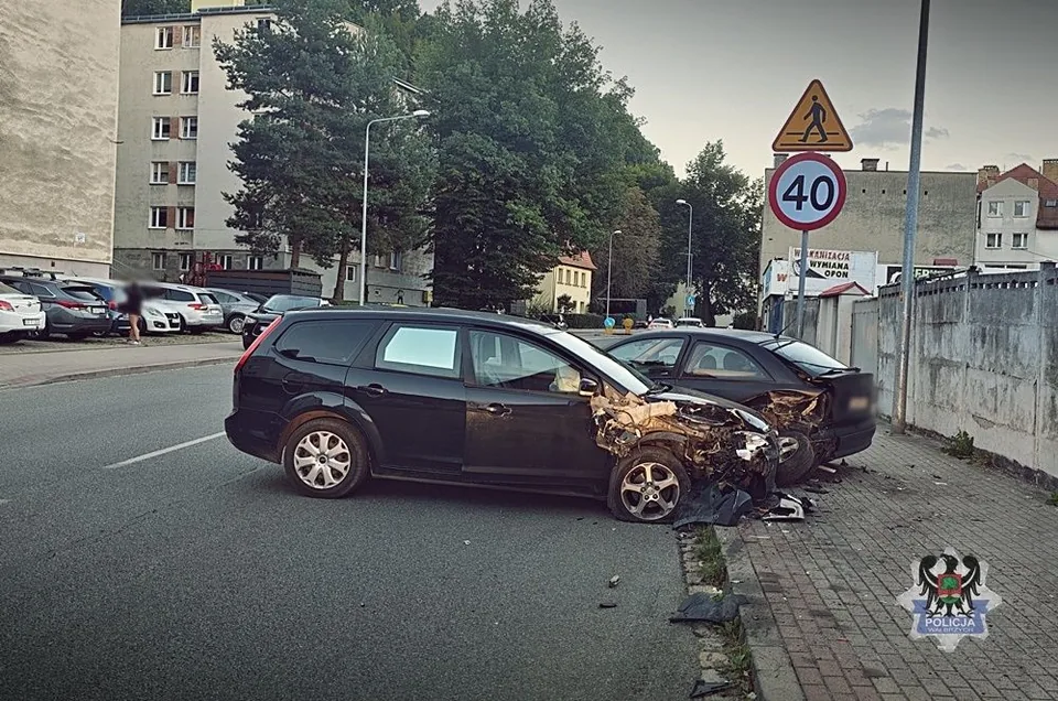 Spowodował kolizję na 11 Listopada. Był pijany i bez uprawnień