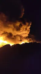 W nocnej akcji wzięło udział około 100 strażaków