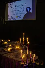 Przenieśli się w czasy "Dziadów"