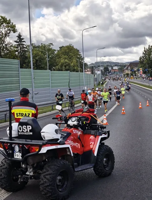 Chwile grozy podczas półmaratonu. Na trasie trwała walka o życie sportowca!
