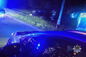 Pijany 50-;latek wdał się w ucieczkę i dachował na Podzamczu!