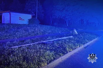 Pijany 50-;latek wdał się w ucieczkę i dachował na Podzamczu!