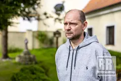 Stoją "murem" za proboszczem
