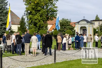 Stoją "murem" za proboszczem