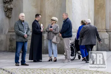 Stoją "murem" za proboszczem