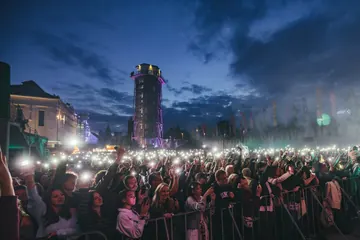 Apel o miłość, wałbrzyski teledysk i tłumy pod sceną. Finał Dni Wałbrzycha z Zalewskim, Varius Manx i Zalią