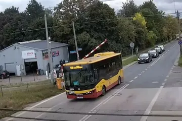 Plaga na przejazdach. Kierowcy ryzykują życie