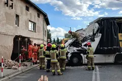 To był cud, że w pobliżu nie było pieszych. Cieżarówka już wyprowadzona z budynku!