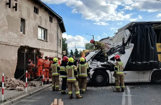 To był cud, że w pobliżu nie było pieszych. Cieżarówka już wyprowadzona z budynku!