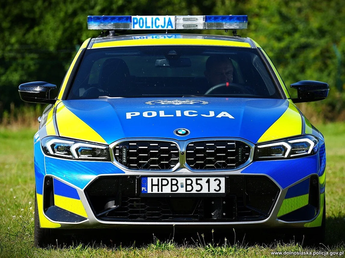 Policyjne BMW od środka - VIDEO