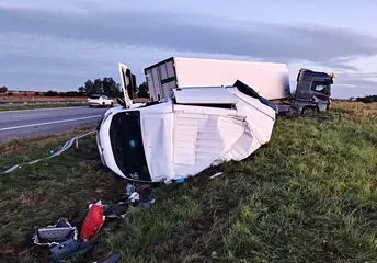 Chwile grozy na A4: Nocny wypadek z udziałem ciągnika i pokjazdu dostawczego