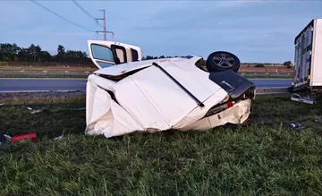 Chwile grozy na A4: Nocny wypadek z udziałem ciągnika i pokjazdu dostawczego