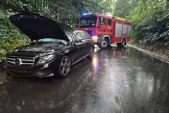 Kierowca nie opanował auta i udetrzył w drzewo