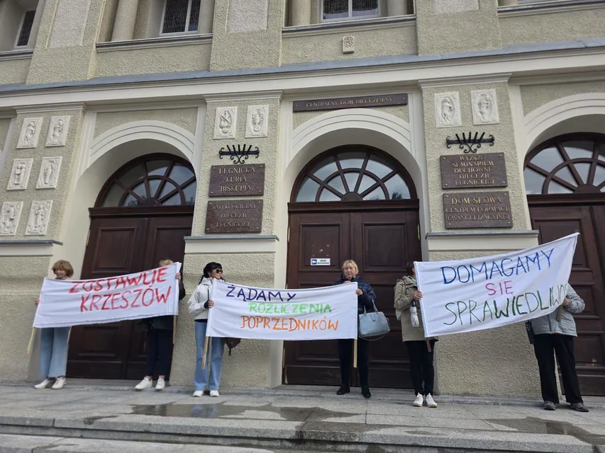 To nie koniec, protest będzie kontynuowany. Parafianie po spotkaniu z biskupem
