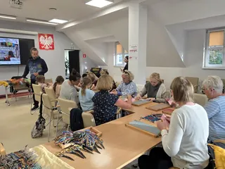 Międzypokoleniowe spotkanie przy krośnie