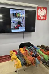 Międzypokoleniowe spotkanie przy krośnie