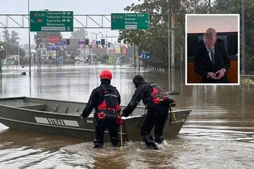 Afery powodziowej ciąg dalszy. Prokuratura wzięła 5 teczek, a CBA aż 27!