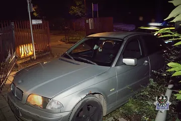 Poijany, bez uprawnień wdał się w ucieczkę i potrącił policjanta [ZDJĘCIA]