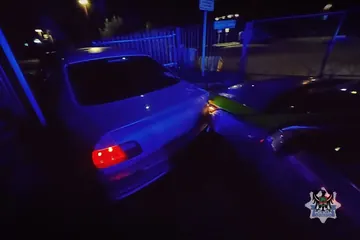 Poijany, bez uprawnień wdał się w ucieczkę i potrącił policjanta [ZDJĘCIA]