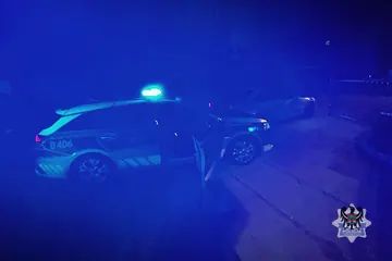 Poijany, bez uprawnień wdał się w ucieczkę i potrącił policjanta [ZDJĘCIA]