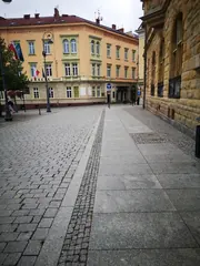 Drogowe pułapki na Placu Magistrackim w Wałbrzychu