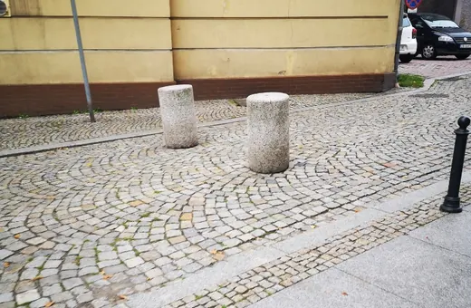 Drogowe pułapki na Placu Magistrackim w Wałbrzychu