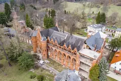 Kiedyś nosiło nazwę "Śląskiego Davos", a niedawno zyskało miano najpiękniejszej wsi dolnośląskiej