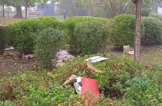 Niby park, a jak wysypisko śmieci