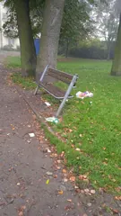Niby park, a jak wysypisko śmieci