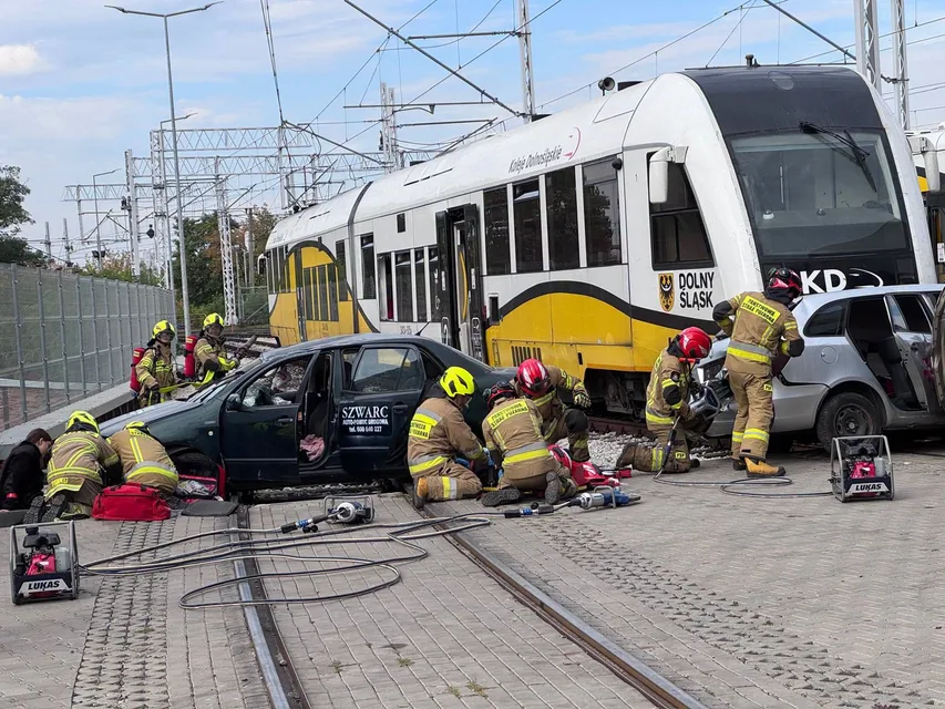 Wypadek na przejeździe kolejowym - w akcji ponad setka strażaków!