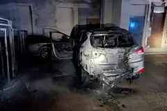 Nocny pożar, ogniem zajęła się wiata śmietnikowa i auto
