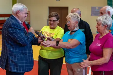 Bawią się seniorzy w Mieroszowie