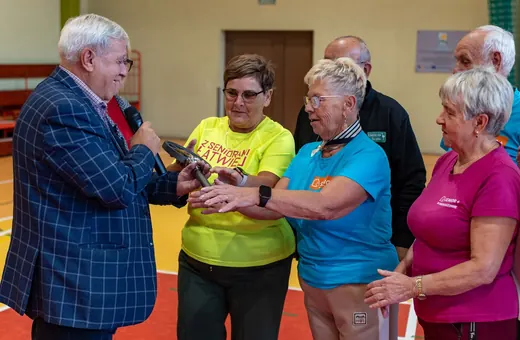 Bawią się seniorzy w Mieroszowie