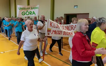 Bawią się seniorzy w Mieroszowie