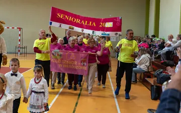 Bawią się seniorzy w Mieroszowie