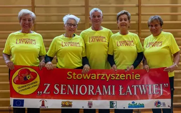 Bawią się seniorzy w Mieroszowie