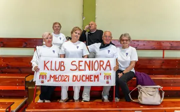 Bawią się seniorzy w Mieroszowie