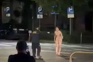 Ppobudzona biegała nago po ulicy!