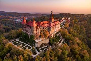 Zamek Książ walczy o nagrodę w kategorii zamków, Grodno wśród ruin