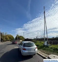 Niewiarygodne, a jednak... Zostawiła auto pod rogatkami i pobiegła na pociąg
