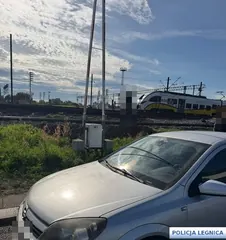 Niewiarygodne, a jednak... Zostawiła auto pod rogatkami i pobiegła na pociąg