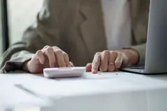 Wykorzystywali dane bezdomnych i Bułgarów. Wyłudzili ponad 18 milionów złotych