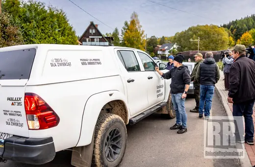 Trwają protesty, ludzie blokują pojazdy wywożące zwierzęta [ZDJĘCIA]