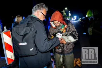 Pełna dalszych protestów noc poz Zoo Łączna
