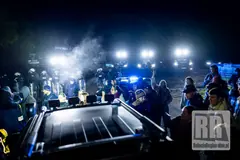 Pełna dalszych protestów noc poz Zoo Łączna