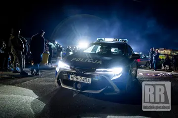 Pełna dalszych protestów noc poz Zoo Łączna
