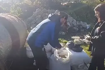 Okoliczny rolnik wsparł zwierzęta z Zoo w Łącznej [WIDEO]