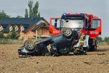Groźne dachowanie - dwie osoby, w tym dziecko w szpitalu!